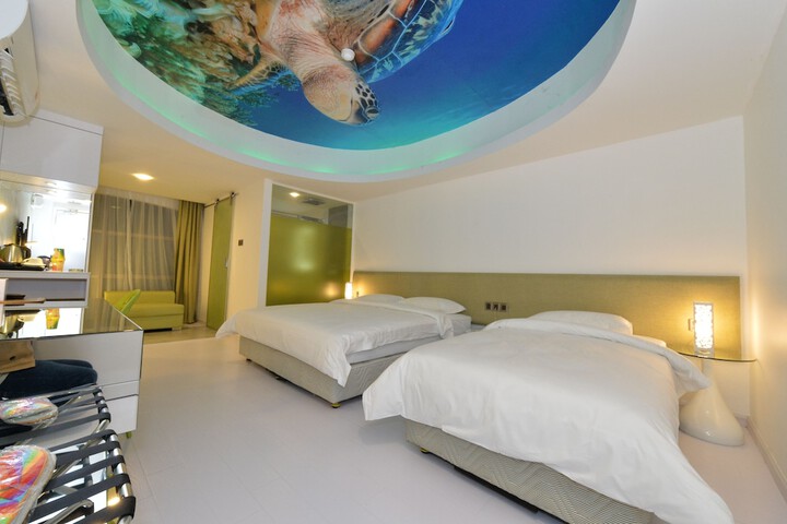 Room 25 of 34