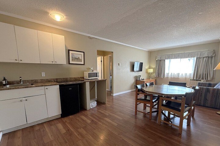 Room 5 of 15