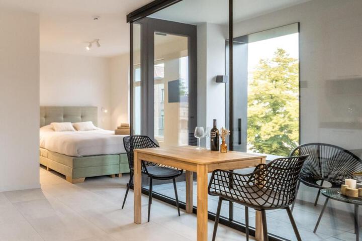Mavue kamer met terras
