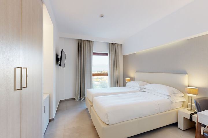 Room 44 of 94