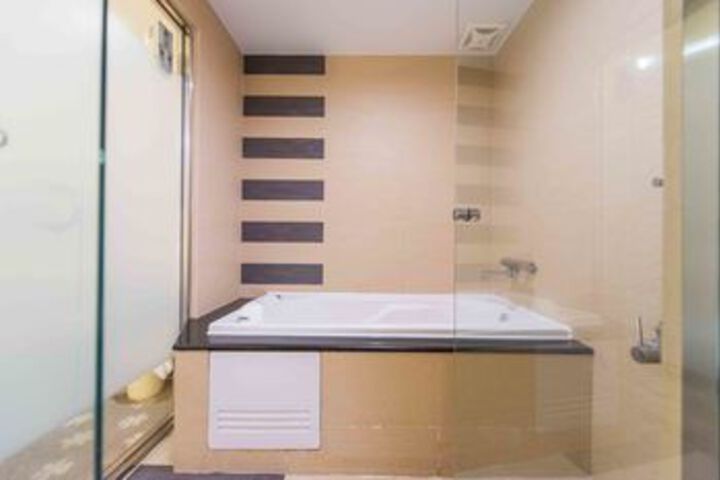 Room 5 of 50