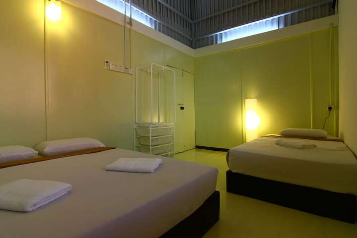 Room 10 of 76