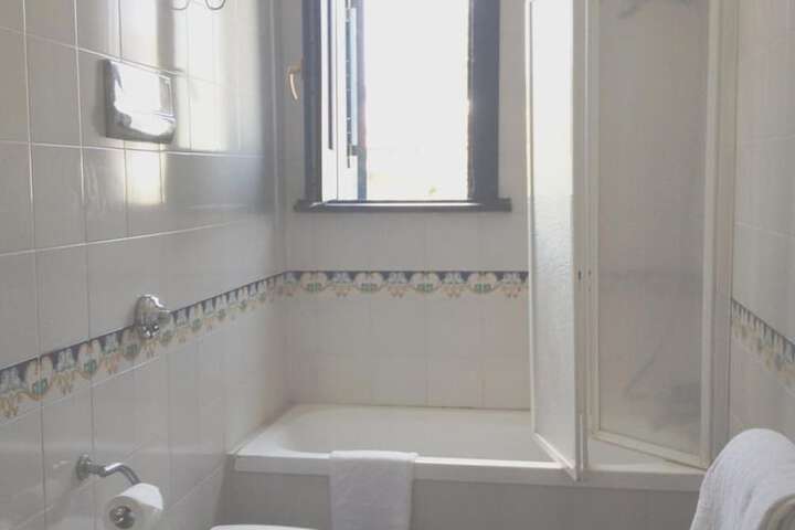 Room 16 of 40