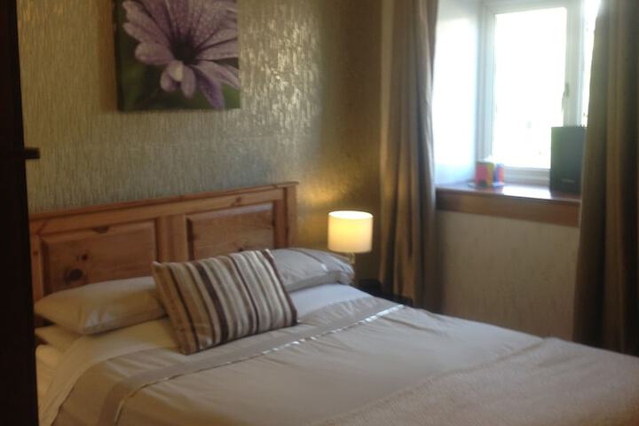 Room 3 of 44