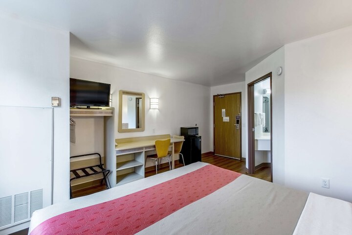 Room 5 of 34