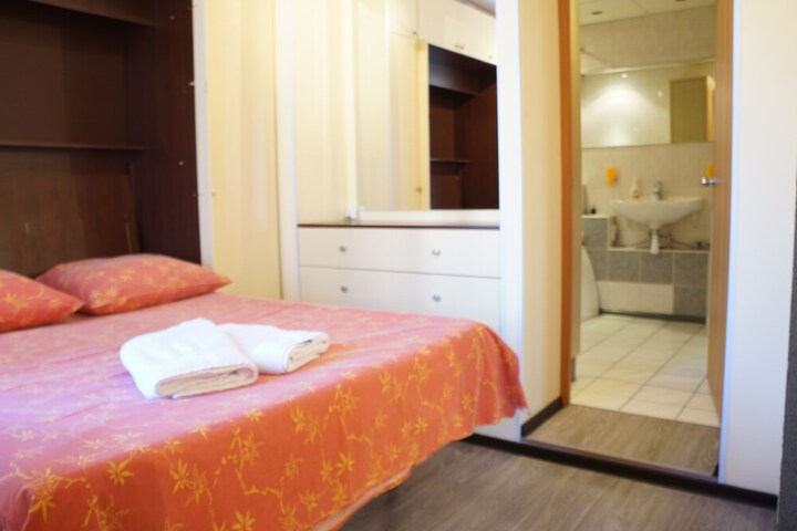 Room 15 of 18