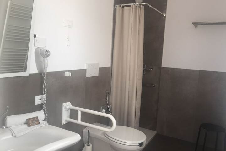Room 14 of 30