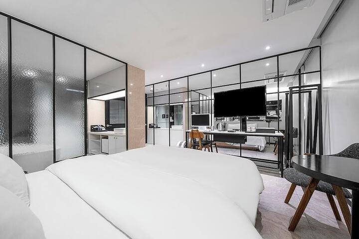 Room 27 of 52
