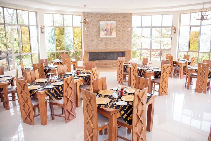 Dining 18 of 26