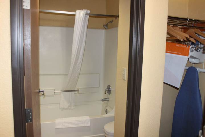 Room 42 of 71