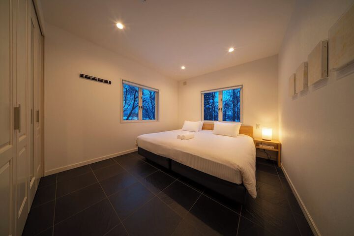 Room 8 of 48
