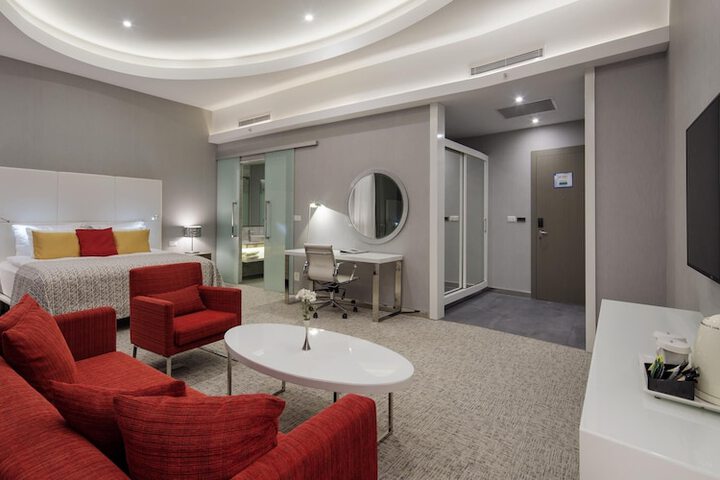 Room 30 of 303