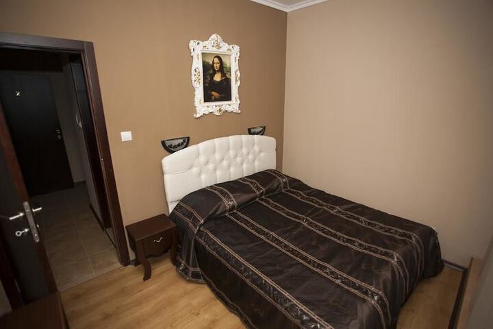 Room 6 of 34