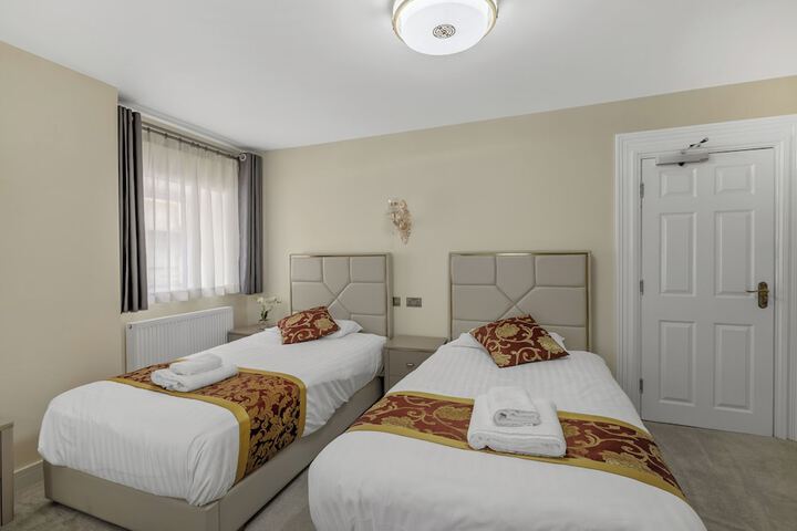 Room 10 of 90