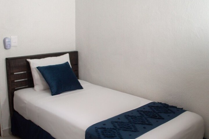 Room 5 of 33