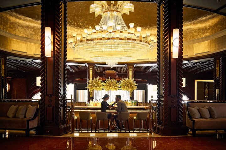 Lobby lounge