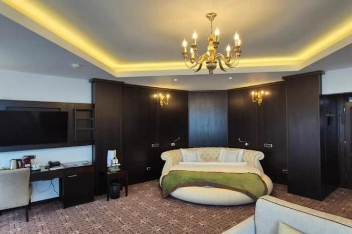Room 3 of 63