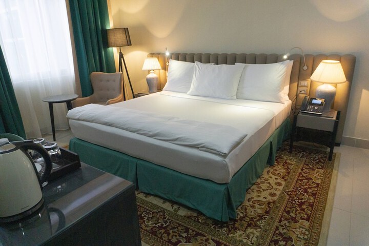 Room 3 of 12
