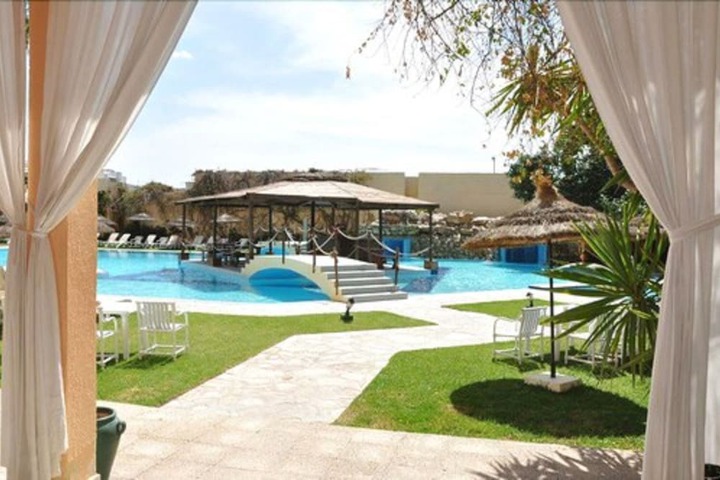 Pool 17 of 27