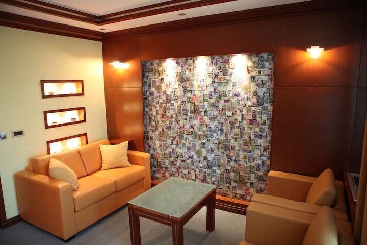 Lounge 41 of 62