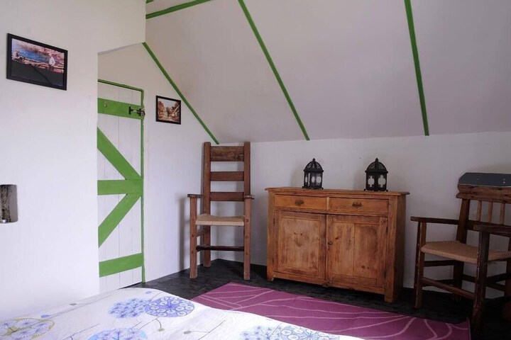 Room 2 of 27