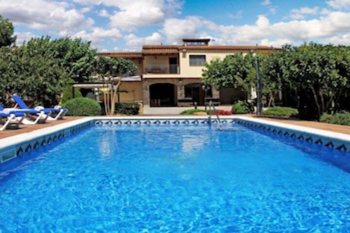 Pool 2 of 4