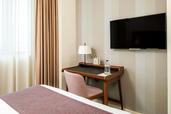Room 32 of 103