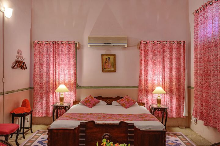Room 9 of 46