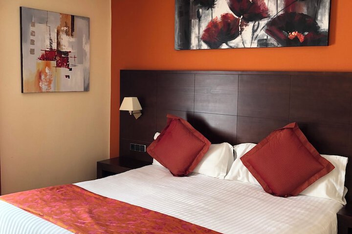Room 5 of 33
