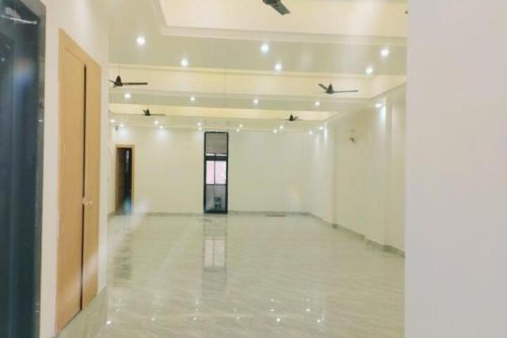 Ballroom/Hall 4 of 16