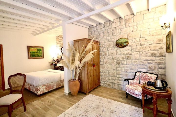 Room 47 of 142
