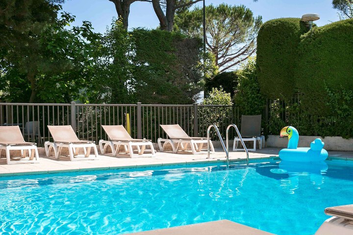 Pool 64 of 134