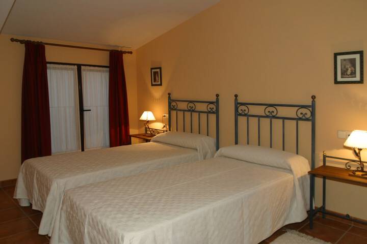 Room 4 of 27
