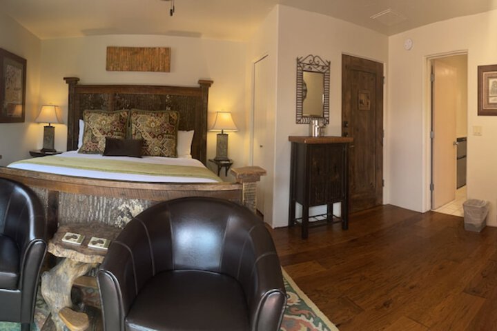 Room 24 of 285