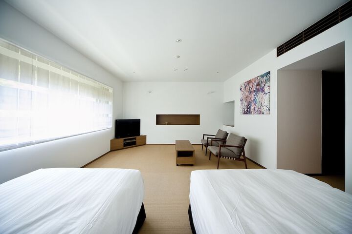 Room 7 of 77