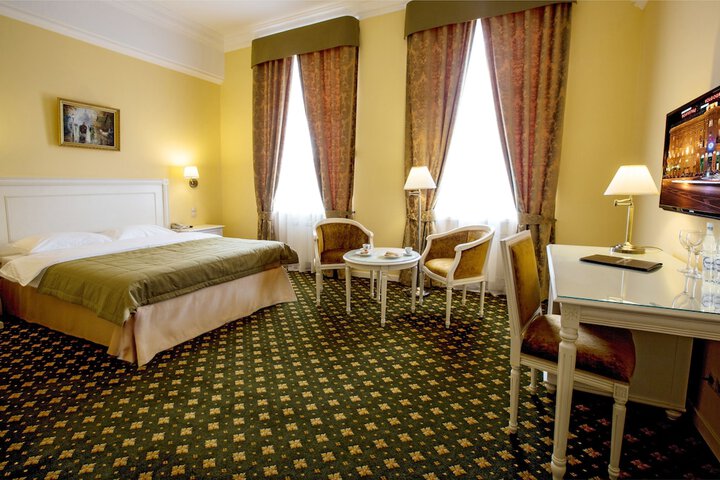 Room 28 of 92