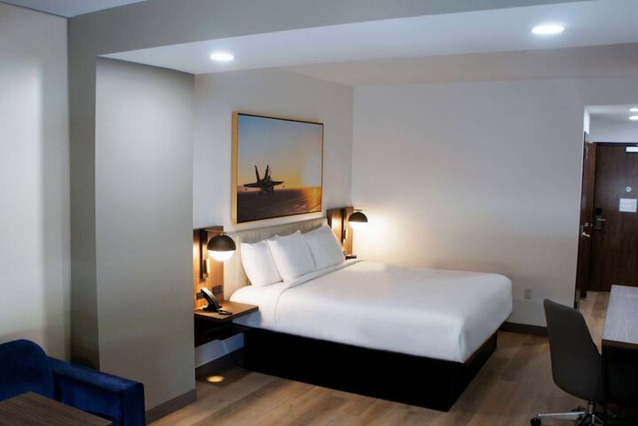 1 King Bed (7 of 13)