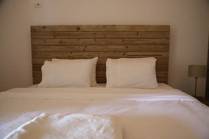 Room 26 of 102