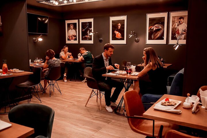 Dining 44 of 54