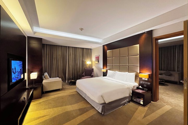 Room 32 of 74