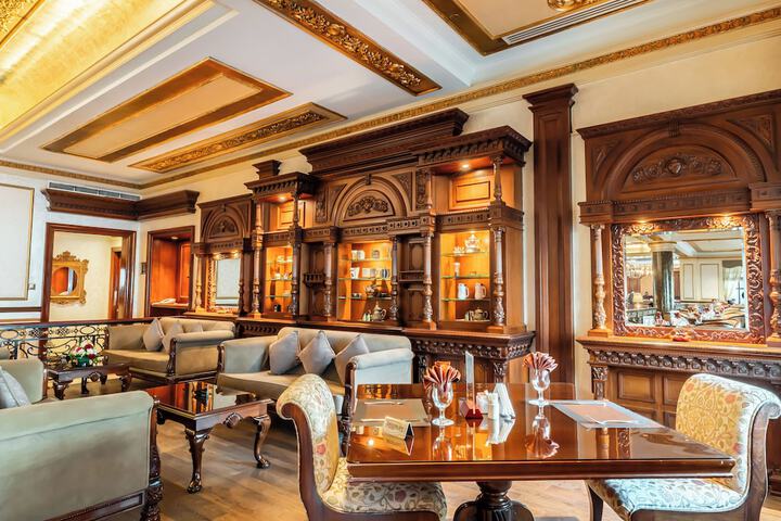 Entrance & Lobby
