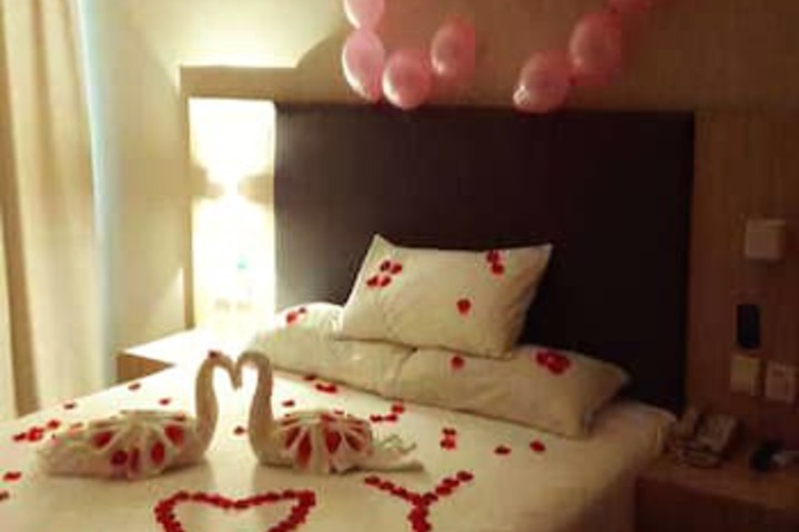 Room 7 of 8