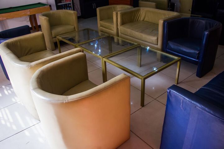 Lounge 36 of 44