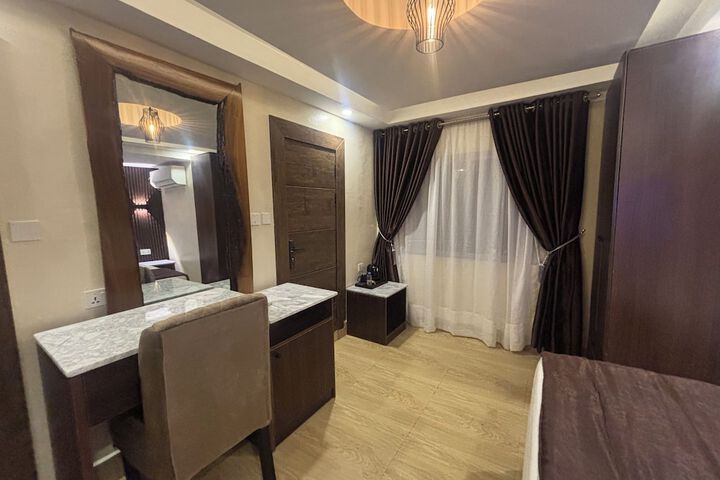 Room 6 of 26