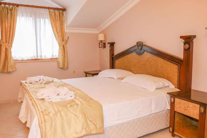 Room 2 of 12
