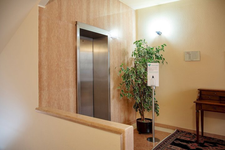 Hotel 2 of 86