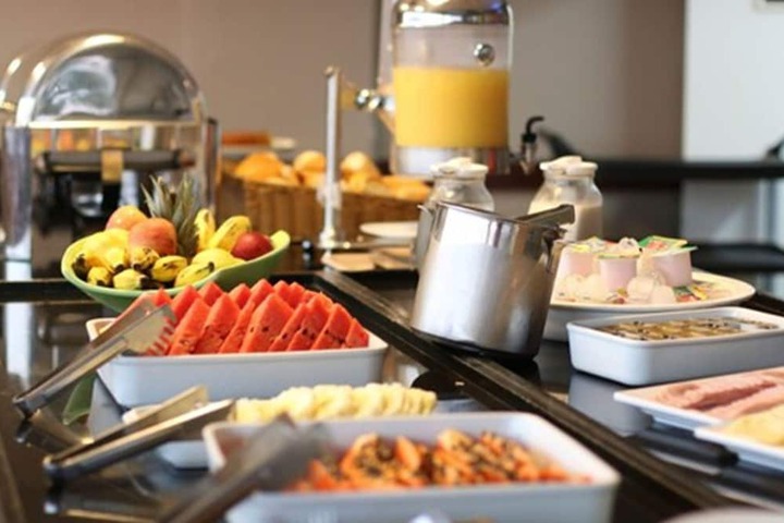 Breakfast/Coffee Service 29 of 32