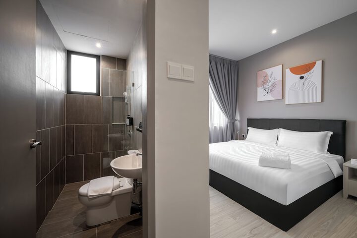 Room 25 of 42