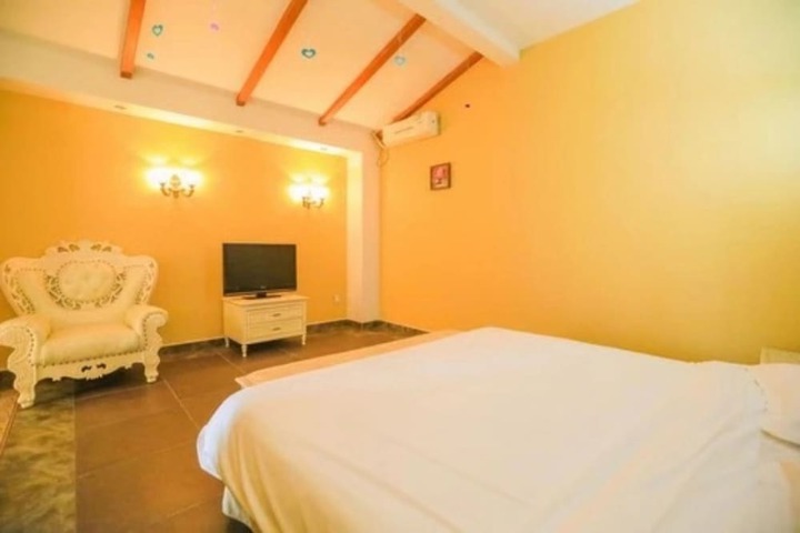 Room 5 of 24