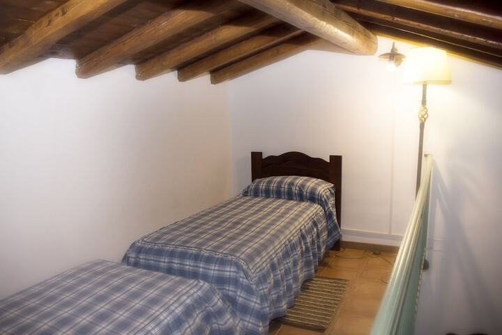 Room 10 of 48